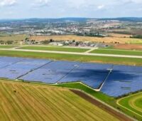 Im Bild ein Solarpark der Photon Energy Group in Tschechien, das Unternehmen hat Finanzergebnisse 2023 vorgelegt.