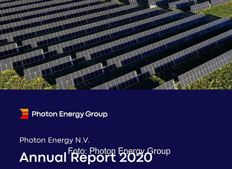 Zu sehen ist das Deckblatt vom Jahresbericht 2020 der Photon Energy Group.