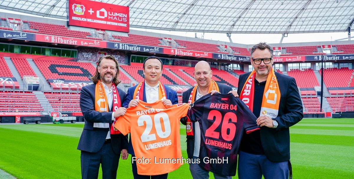 Vertreter von Lumenhaus und Bayer 04 Leverkusen in der Bayarena.