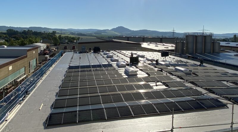 Im Bild die Photovoltaik-Anlage von Uponor in Haßfurt.