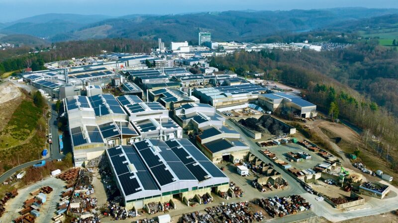 Im Bild die genutzte Photovoltaik-Dachanlage der Siegfried Jacob Metallwerke in NRW.