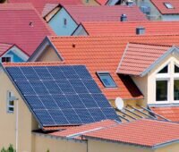 Photovoltaik auf Einfamilienhaus - heute noch oft dur Bürokratie im Zusammenhang mit Steuern behindert