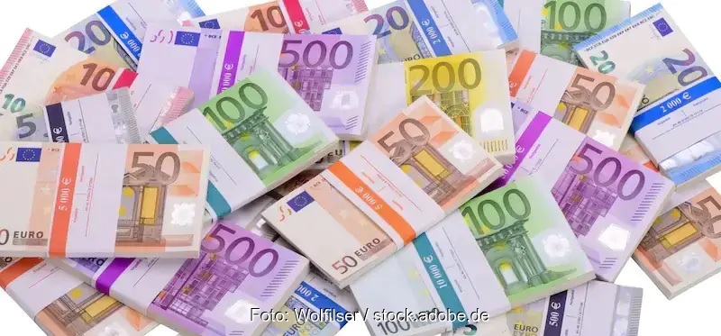 Geldscheine als Symbol für das Crowdinvesting vom Photovoltaik-Entwickler Renergo.