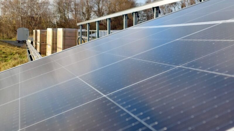 Photovoltaik-Testinstallation der Trina-670-Watt-PV-Module bei Schoenenergie.