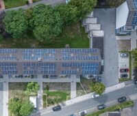 Im Bild ein Quartier in Duisburg-Ungelsheim mit Photovoltaik-Anlagen auf den Dächern, Solaredge und Ampeers Energy wollen Photovoltaik-Mieterstrom voranbringen.