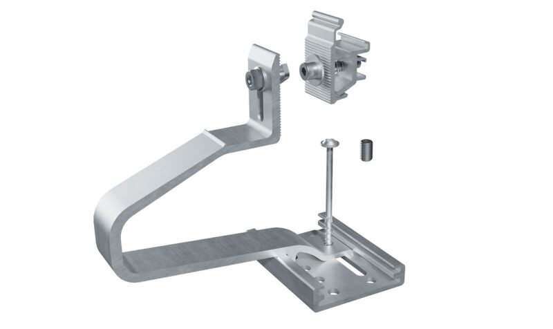 Zu sehen ist der neue Photovoltaik-Schnellmontagehaken von Aerocompact.