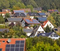 Photovoltaik auf vielen Einfamilienhäusern, Eigenheim