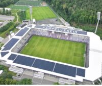 Im Bild das Dach des Stadions Aue, auf dem Clen Solar eine Photovoltaik-Anlage installiert hat.