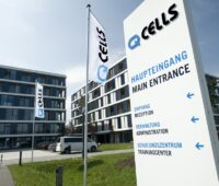 Zu sehen ist der Sitz von Q Cells in Thalheim. Das Unternehmen bietet nun Ökostromtarife für Unternehmen an.