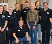 Im Bild das Team, das das erste Ladengeschäft von Solarspeicher24 betreut.