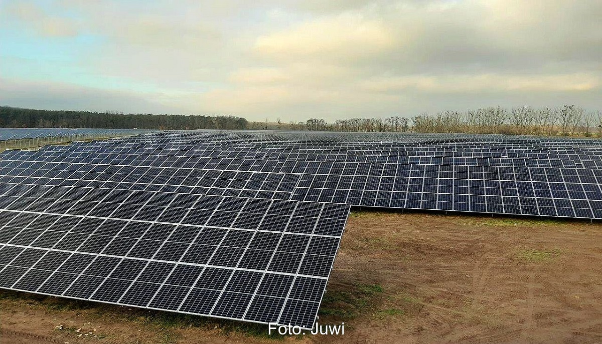 Zu sehen ist der Photovoltaik-Solarpark Metzdorf II, mit dem die Stadtwerke Tübingen ihre Photovoltaik ausbauen.