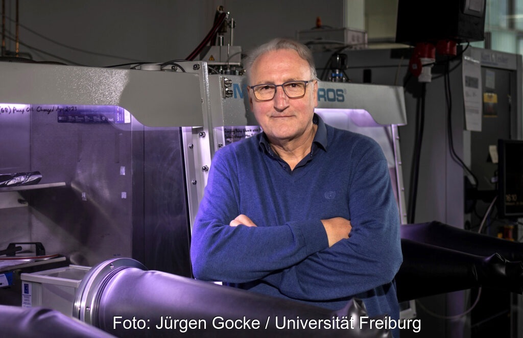 Photovoltaik-Forscher Professor Stefan Glunz im Labor, er erhält eine Förderung für seine Solarzellen-Forschung.