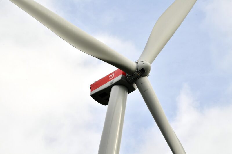 Zu sehen ist eine Windenergieanlage von Trianel. Die Projektgesellschaft Trianel Wind und Solar soll den Ausbau der Erneuerbaren vorantreiben.