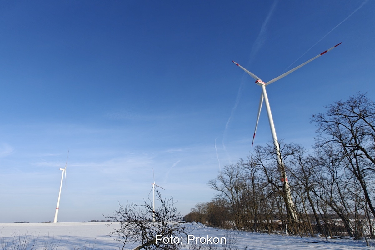 Windpark von Prokon - drei Windkraftanlagen in einer Schneelandschaft -