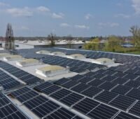 Zu sehen ist eine Photovoltaik-Anlage von Q Cells. Das Unternehmen ist dem Partnerschaftsnetzwerk Masterplan Solarcity in Berlin beigetreten.