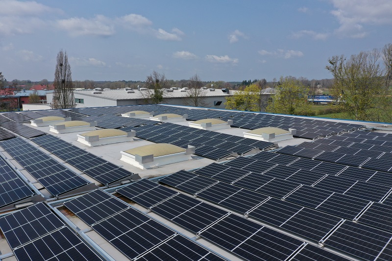 Zu sehen ist eine Photovoltaik-Anlage von Q Cells. Das Unternehmen ist dem Partnerschaftsnetzwerk Masterplan Solarcity in Berlin beigetreten.