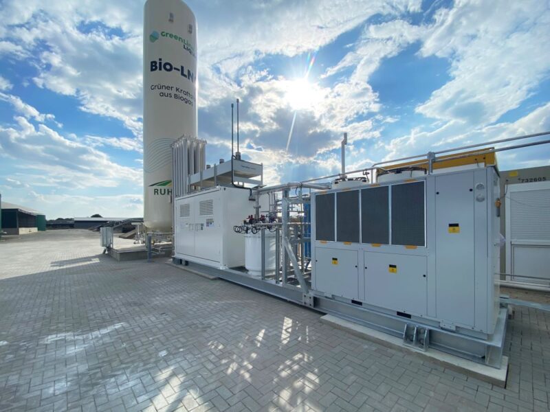 Eine Biogasanlage mit Tank für LNG.