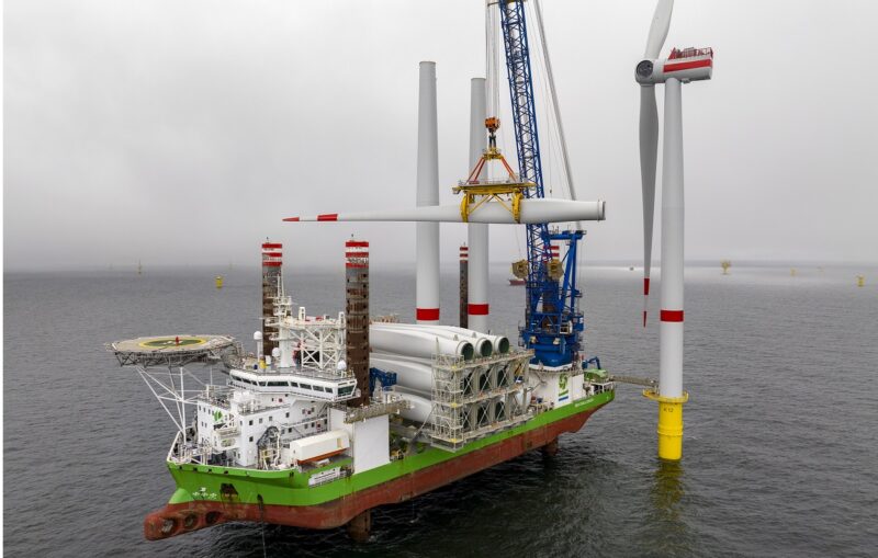 Im Offshore-Windpark Kaskasi installiert und erprobt TWE das weltweit erste recycelbare Rotorblatt.