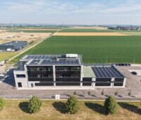 Energetisch optimiertes Gewerbegebäude mit Photovoltaik.