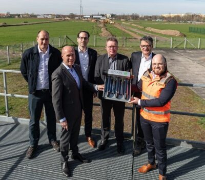 Im Bild Offizielle beim Baustart für Deutschlands größte Solarthermie-Anlage in Leipzig.