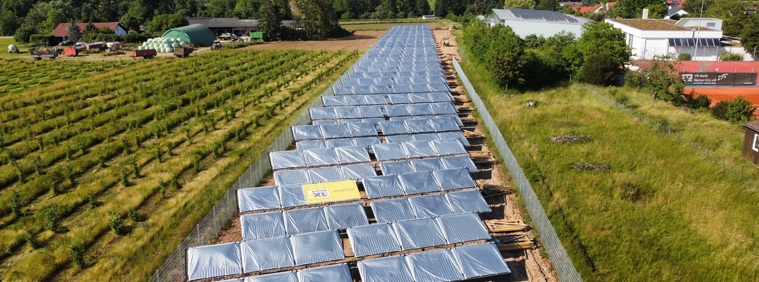 Im Bild die Solarthermie-Großanlage für die Nahwärmeversorgung in Freudental.