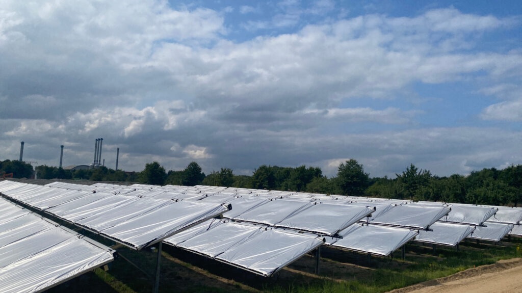 Zu sehen ist die Solarthermie-Großanlage in Greifswald.