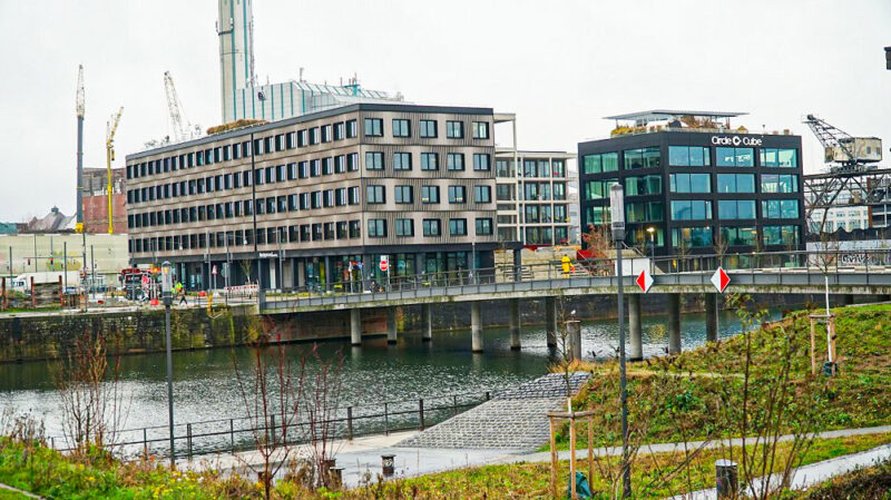 Quartier Rockywood von der Wasserseite betrachtet.