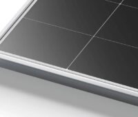 Im Bild das Hi-MO-9 Modul von Longi, Rückkontakt-Photovoltaik-Module haben PID-p-Zertifizierung des TÜV Süd erhalten.