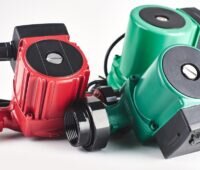 Zu sehen ist eine Heizungspumpe. Forscherteams der Ruhr-Universität Bochum, der Fachhochschule Münster und des Dortmunder Pumpenherstellers Wilo arbeiten an der Verbesserung der Energieeffizienz von Pumpen.