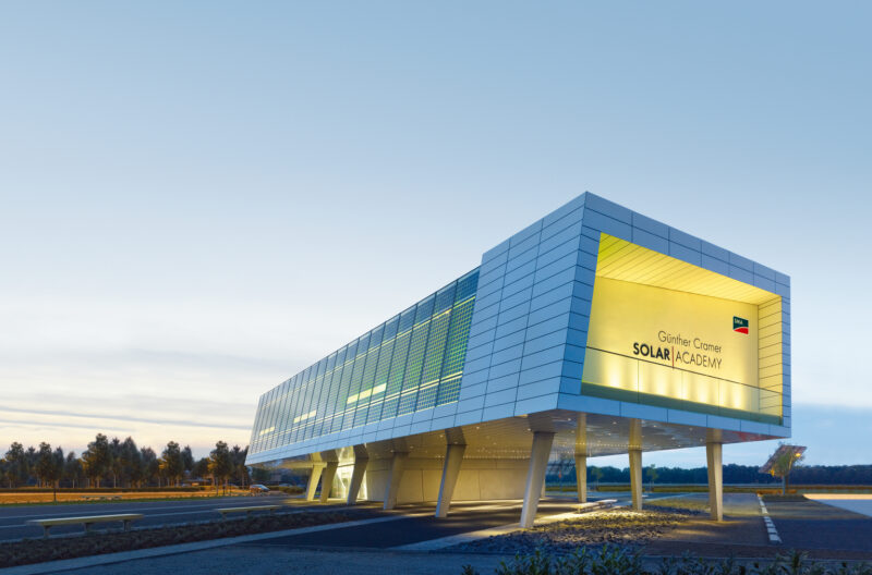 Zu sehen ist das Gebäude der SMA Solar Academy in Niestetal bei Kassel.