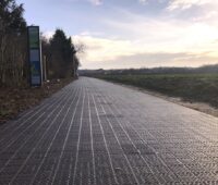 Zu sehen ist eine Smart Solar Street in Form eines Radweges in Erftstadt.