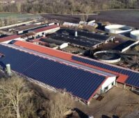 Zu sehen ist die von SUNfarming realisierte Photovoltaik-Dachanlage der Lindenberger Agrargenossenschaft.