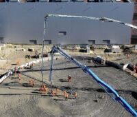 Im Bild die Betonarbeiten für das Fundament des neue Wärmespeicher für die Münchner Wärmewende.