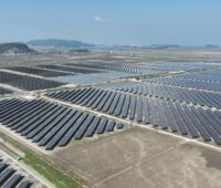 Der Solarpark im Vogelschutzgebiet an der Küste Südkoreas stellt besondere Anforderungen an das Photovoltaik-Montagesystem von Schletter.