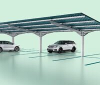 Im Bild das Photovoltaik-Carport-System Sunride von Schletter.