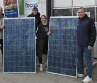 Focusenergie, ein deutschlandweit tätiges Unternehmen aus Freiburg, das Energieanlagen wie Photovoltaik, Wärmepumpen und Elektromobilität plant und ausführt, spendet Fesa e.V. gebrauchte PV-Module zur weiteren Verwendung.