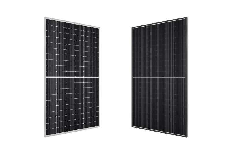 Zwei schwarze Solarmodule