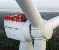 Aufnahme der Gondel des Prototyp der Siemens Gamesa Turbine, die für den Offshore-Windpark Thor vorgesehen ist