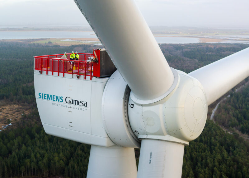 Aufnahme der Gondel des Prototyp der Siemens Gamesa Turbine, die für den Offshore-Windpark Thor vorgesehen ist