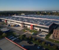 Gewerbeimmobilie mit Photovoltaikdach.