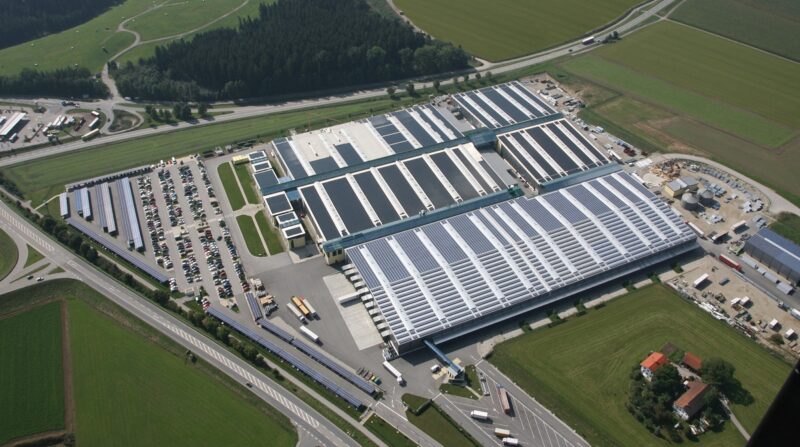 Im Bild der Firmensitz vom Solar-Montagehersteller Schletter im bayerischen Haag.