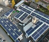Zu sehen ist die 750-kW-Photovoltaik-Anlage beim Fensterhersteller Portawin Kriege in Essen.