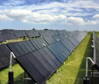 Eine solarthermische Großanlage, der europäische Solarthermieverband Solar Heat Europe hofft auf die Maßnahmen der Europäischen Kommission im Rahmen des Net-Zero Industry Act für einen Aufschwung der Technologie.