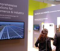 Zusehen ist ein Foto von einer vergangenen EM-Power Europe Messe. Die EM-Power Europe 2021 widmet sich den Themen Energiemanagement und vernetzte Energielösungen.