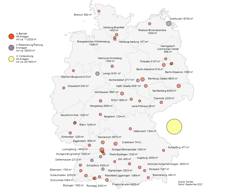 Deutschlandkarte zeigt in Form verschieden großer Punkte die Standorte von Fernwärme-Solarthermieanlagen, Stand 9/2021