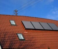 Solarthermieanlagen auf einem Spitzdach