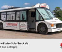 Bild vom weißen FusionSolarTruck von Huawei