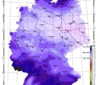 Karte von Deutschland in verschiedenen Lila-Tönen zeigt solare Globalstrahlung im Juni 2023.