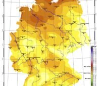 Landkarte von Deutschland, im Norden orange-rot, im Süden gelb - Sonneneinstrahlung im April 2023
