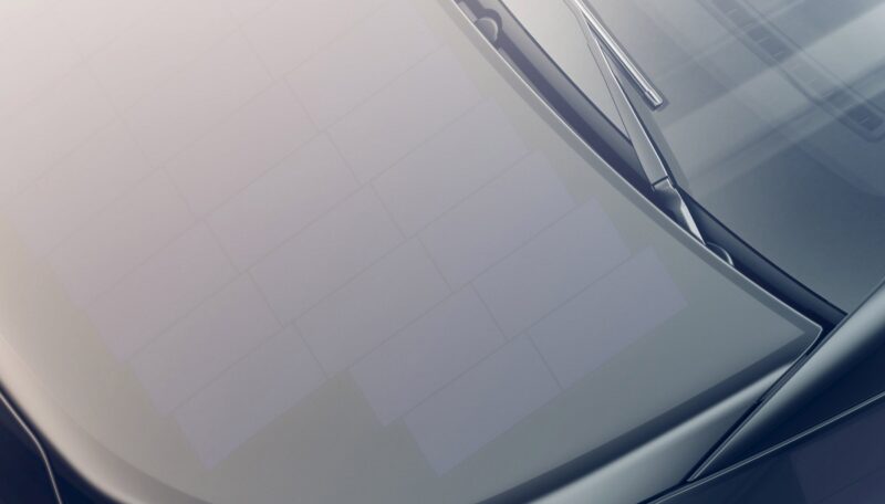 Solarmodule auf der Motorhaube eines Fahrzeugs: Das ist die Solartechnologie von Sono Motors.